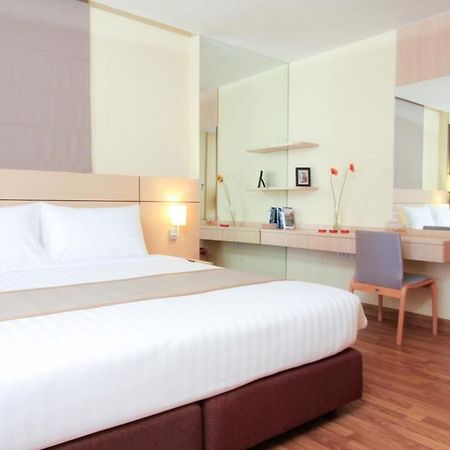 Petals Inn Bangkok Exterior photo