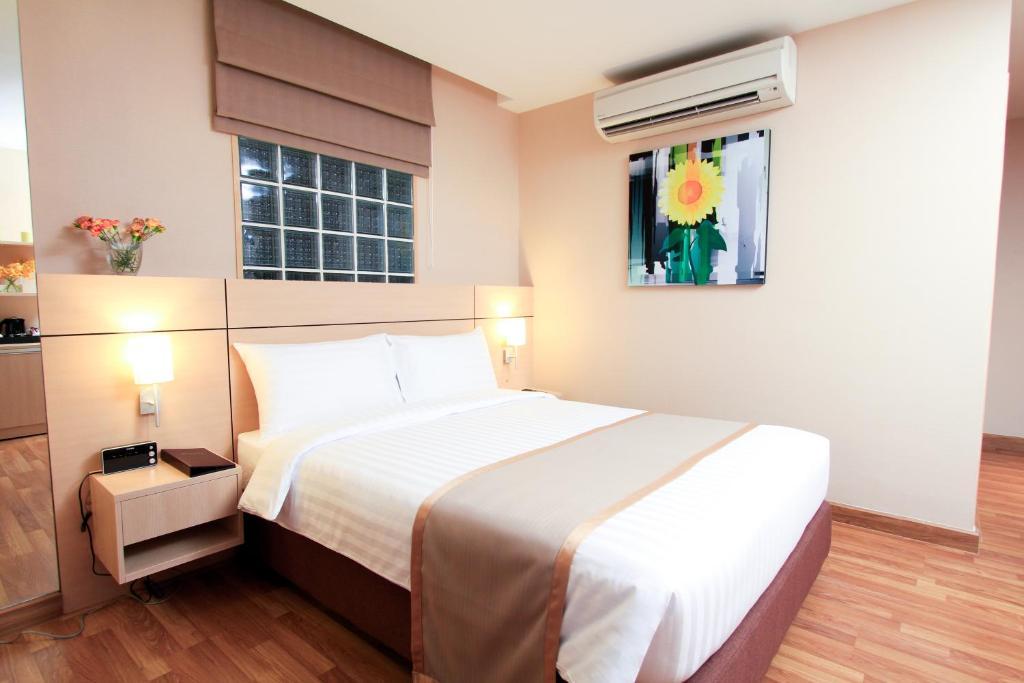 Petals Inn Bangkok Exterior photo