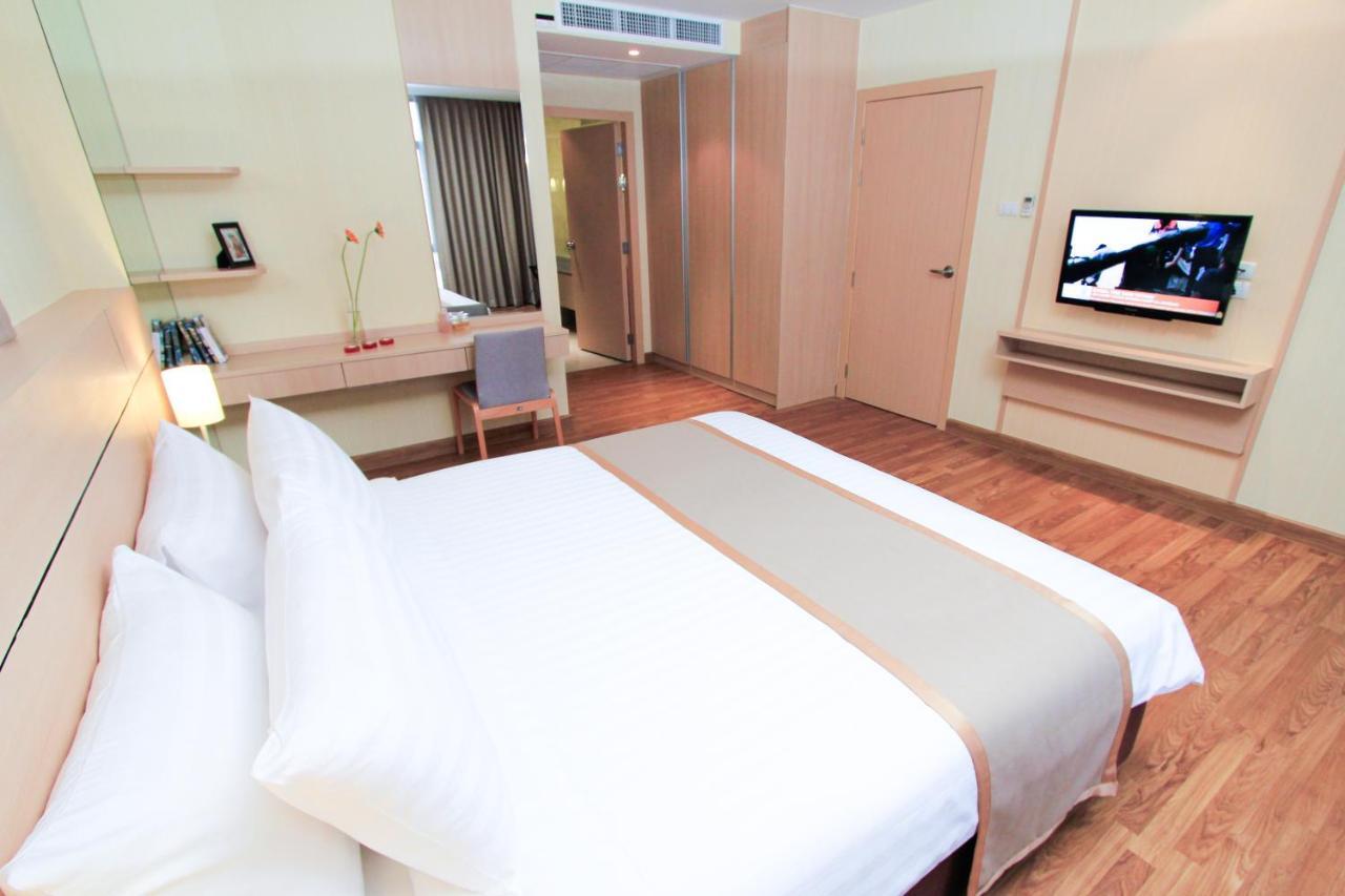 Petals Inn Bangkok Exterior photo