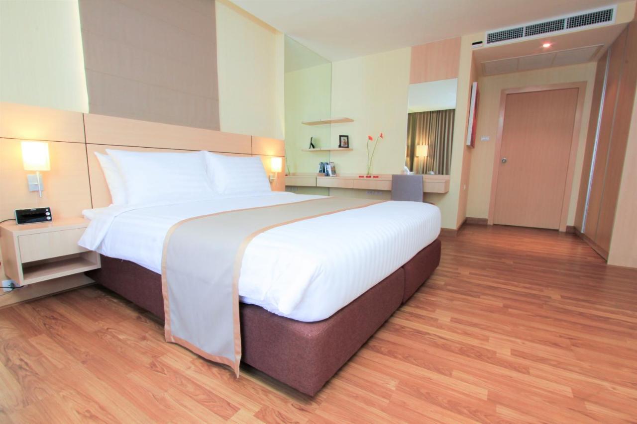 Petals Inn Bangkok Exterior photo